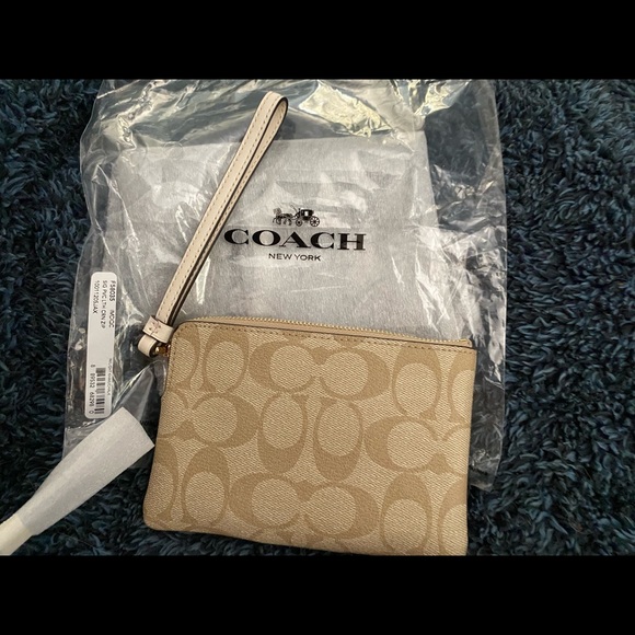 Coach Wristlet/wallet - Picture 5 of 11